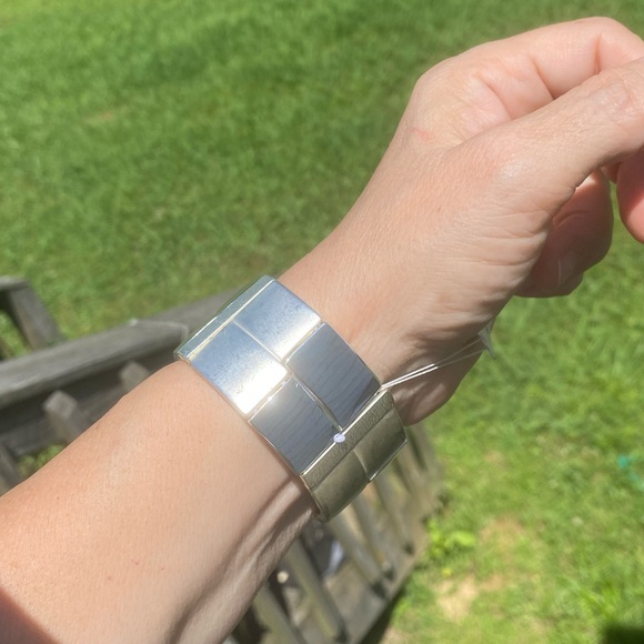 Liz Claiborne wide silver stretch bracelet NWT - Picture 6 of 12